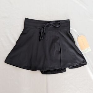 New Blogilates Women's Trailblaze Slit Skort Activewear Athletic Black Medium